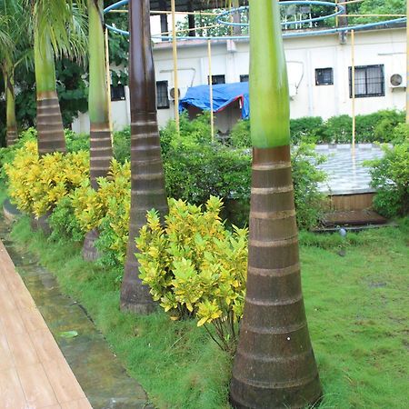 Hotel Metro Palace Resort Karjat Exterior photo