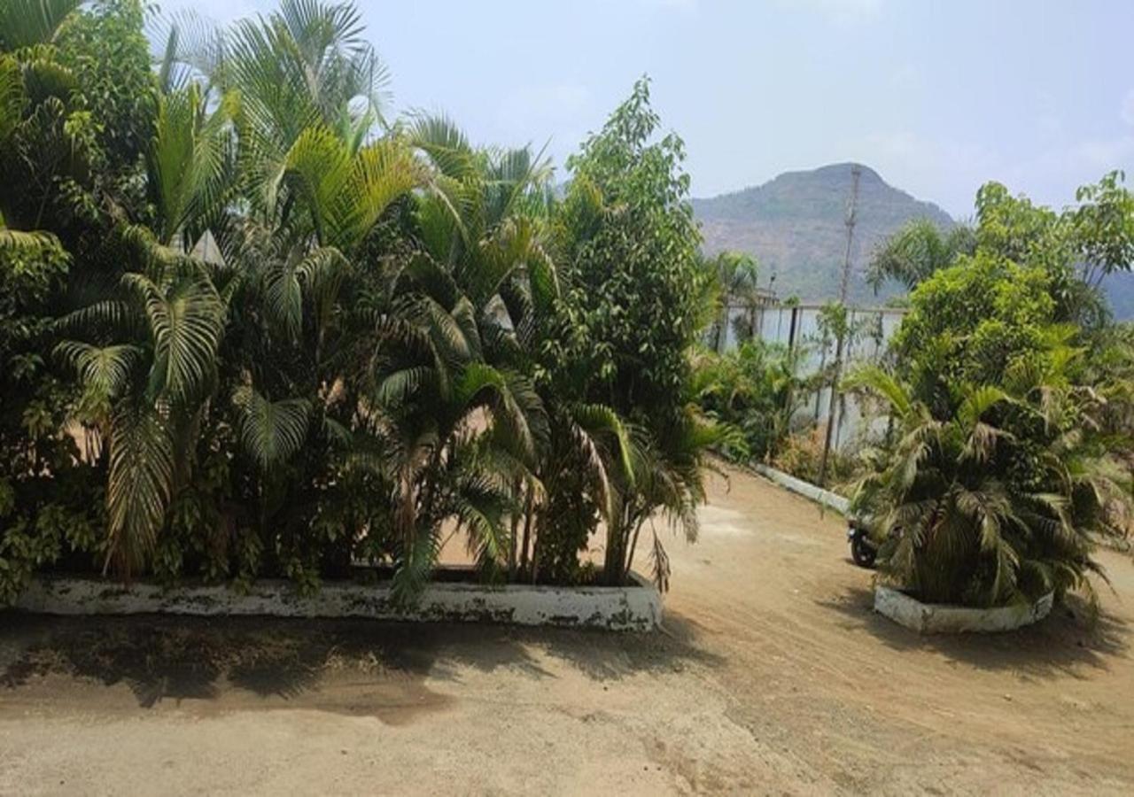 Hotel Metro Palace Resort Karjat Exterior photo