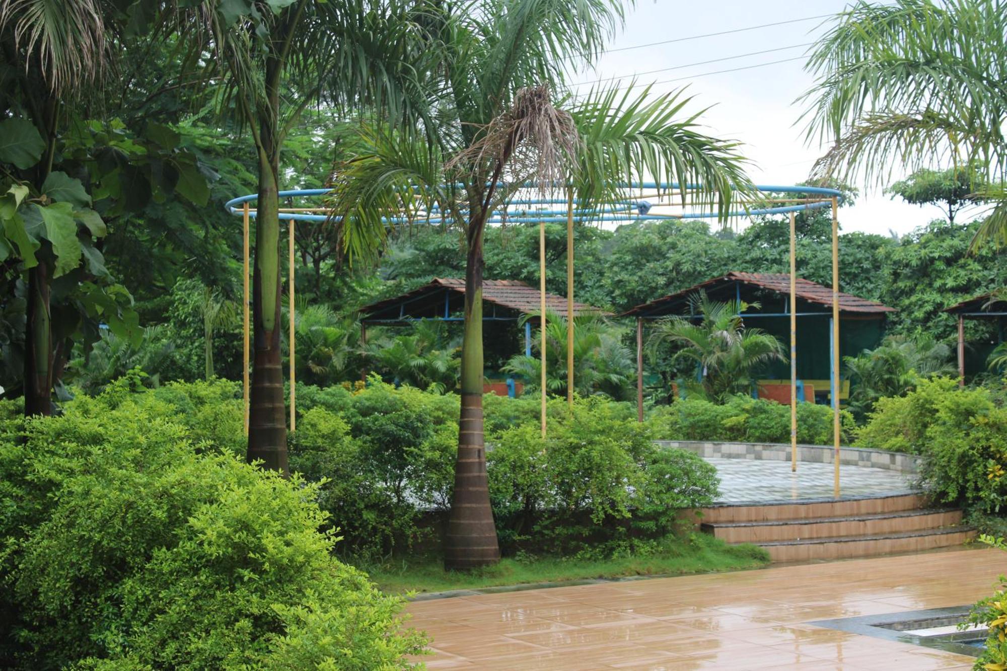Hotel Metro Palace Resort Karjat Exterior photo