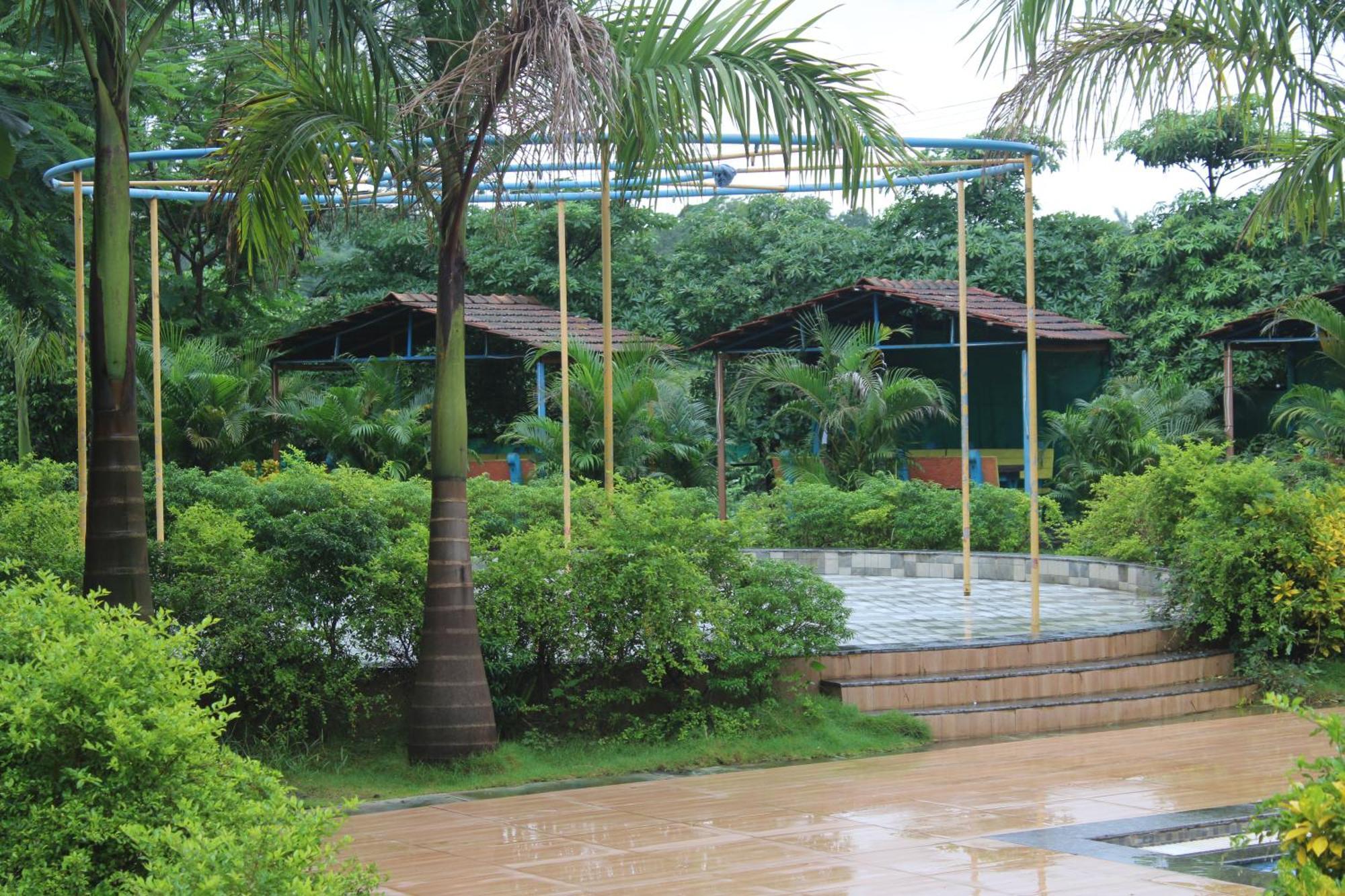 Hotel Metro Palace Resort Karjat Exterior photo